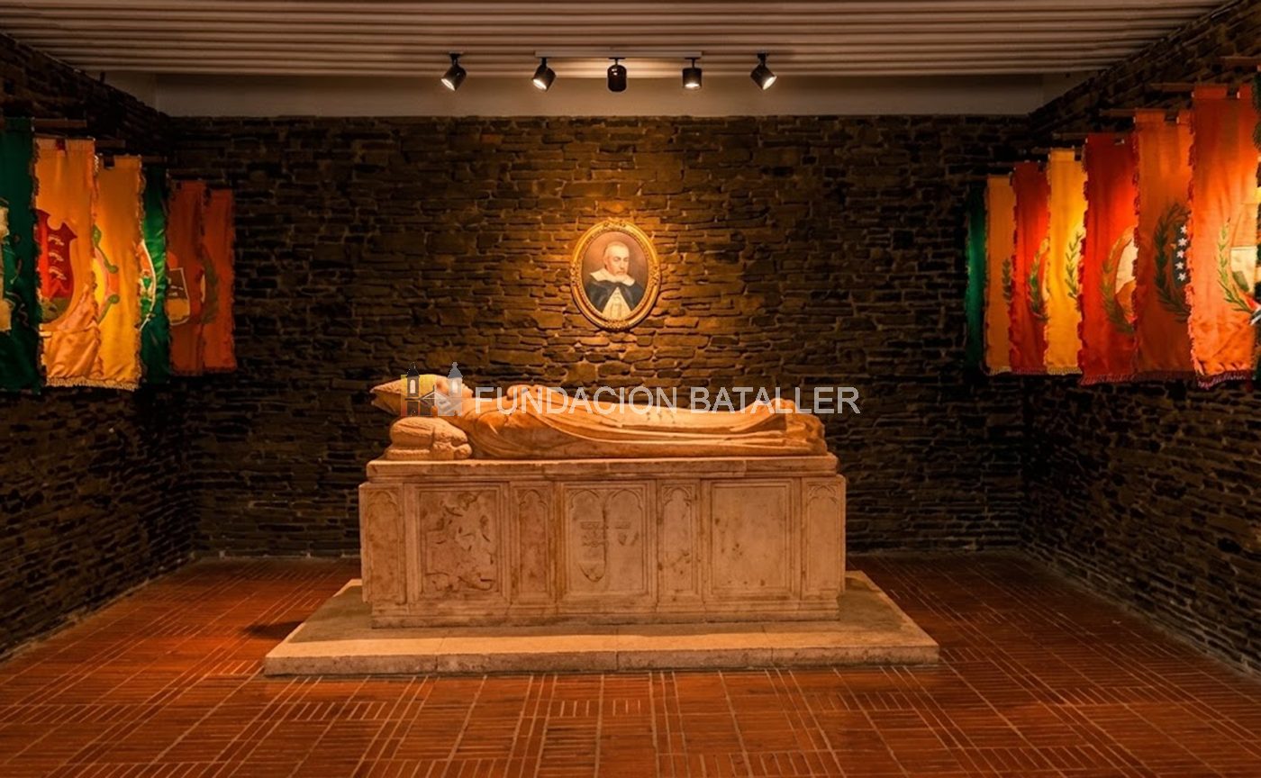 El sector más relevante a nivel monumental es el mausoleo de Fray Justo Santa María de Oro.