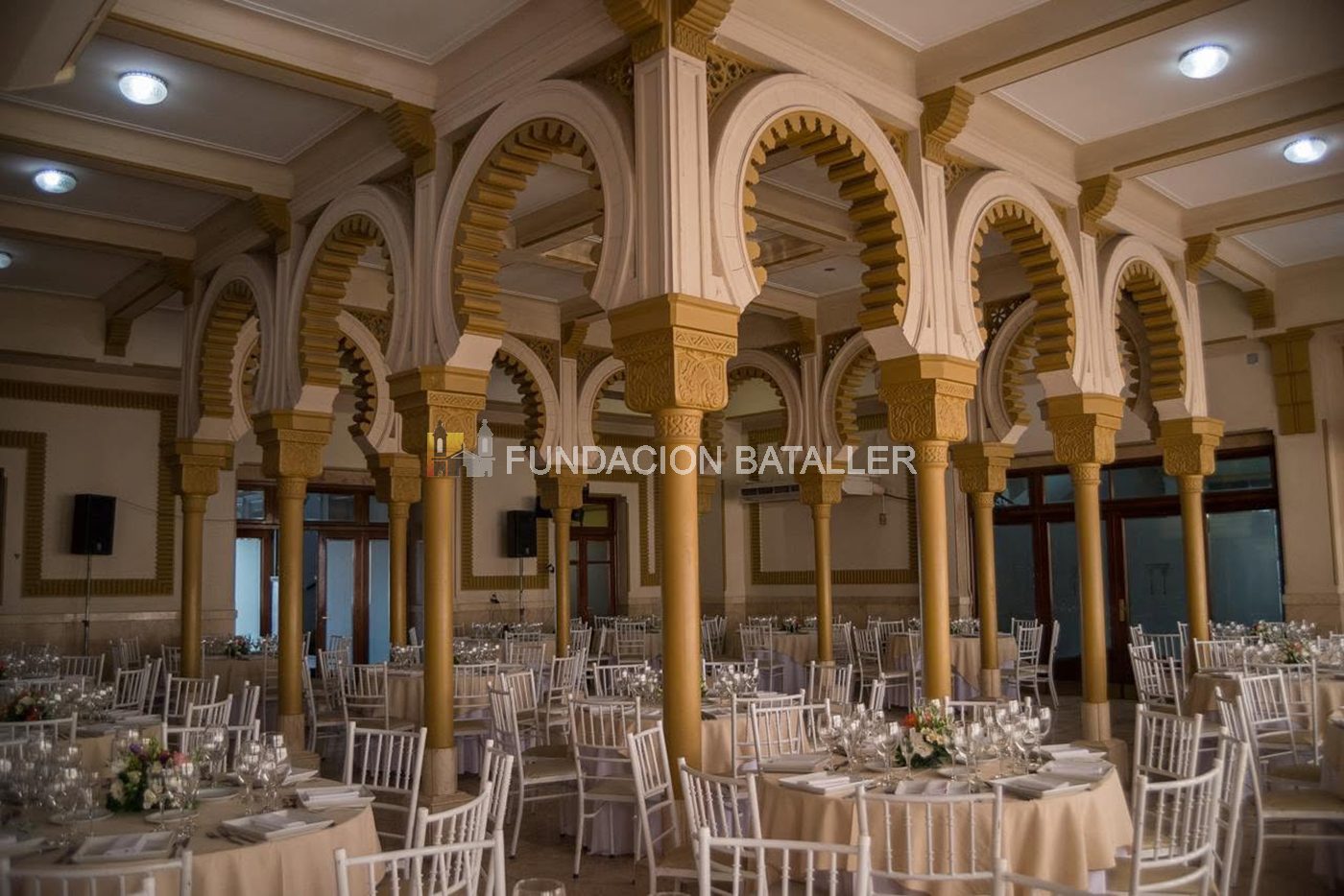 La sala de columnas en el interior del Sirio Libanés que fue inaugurada en 1938.