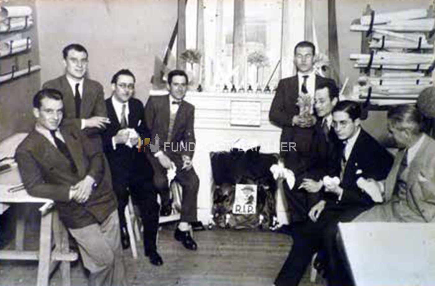 Pedro Ribes (segundo, de izquierda a derecha) junto a sus compañeros de la Dirección de Arquitectura de Mendoza, 1933