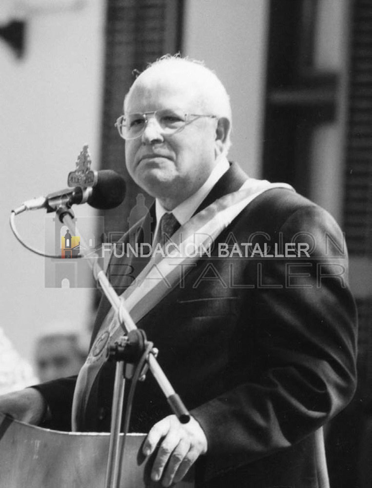 WBALDINO ACOSTA. Un político de características especiales (2002 - 2003)