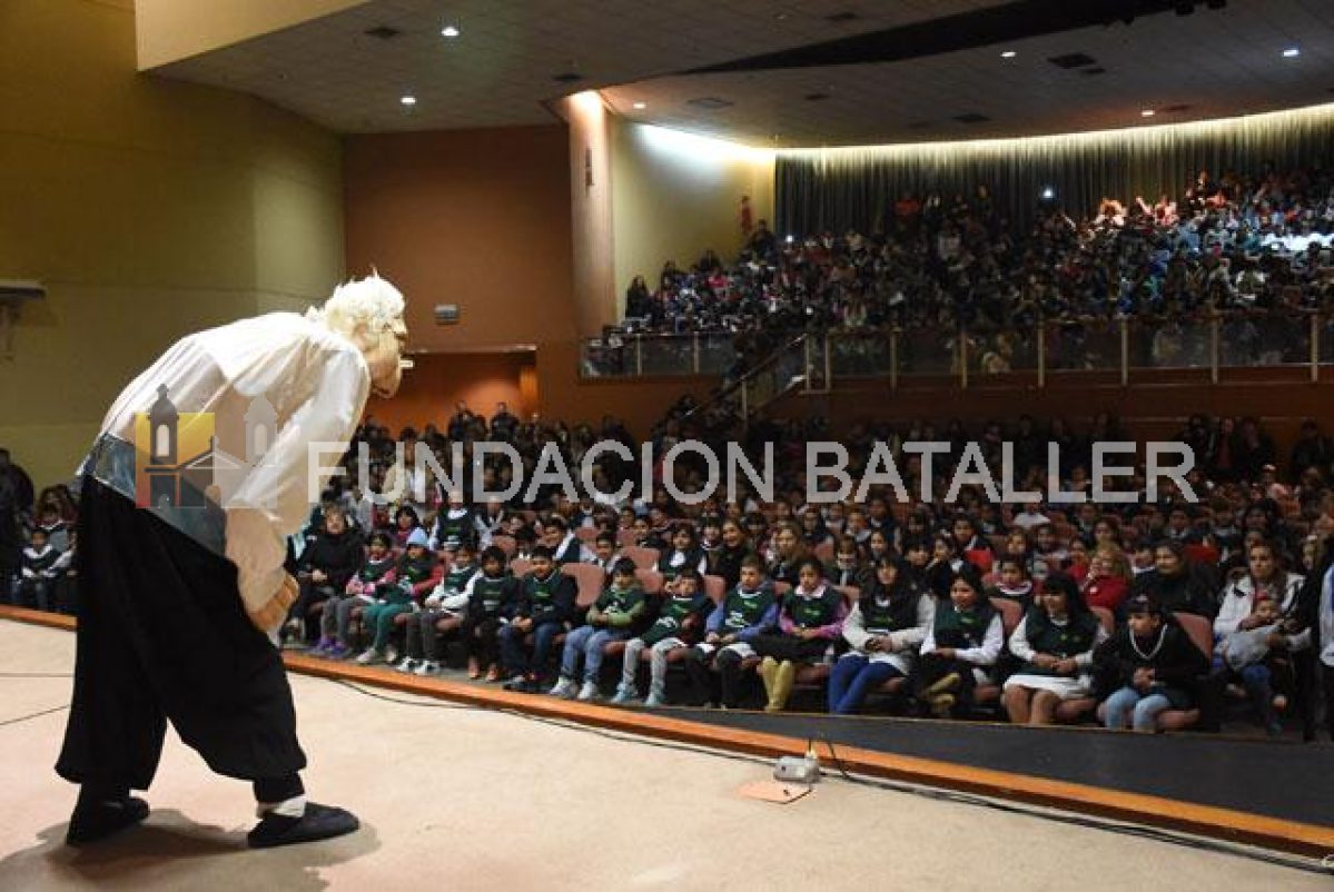 Cientos de estudiantes prometieron cuidar el ambiente en todos lados