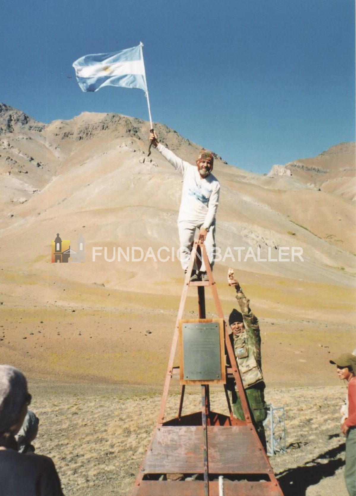 Padre Víctor Hugo Gallardo. El cura aventurero

