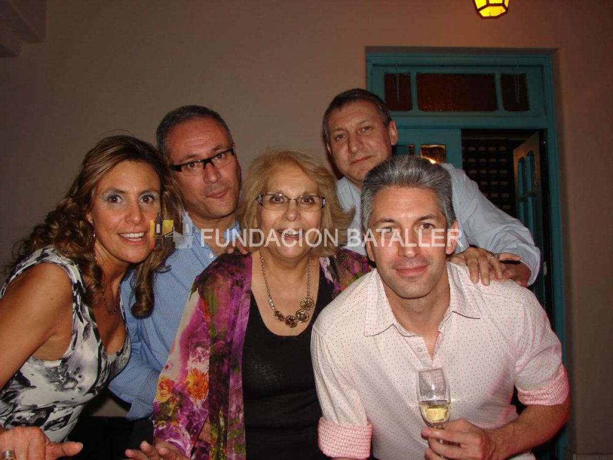La historia de la familia de los periodistas María Silvia y Miguel Martín.Una familia vinculada a los medios de comunicación y de transporte.