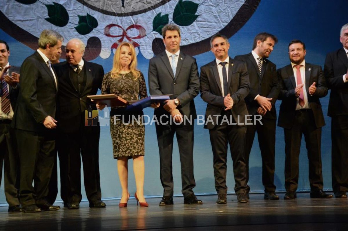 En la Gala por la Fundación de San Juan, entregaron  distinciones Vecinos Ilustres 