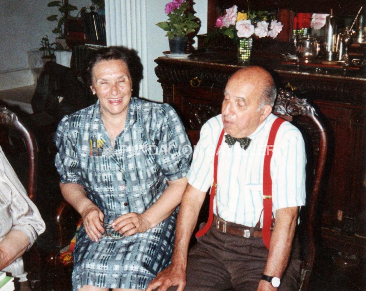 Dos investigadores: Hebe Almeida de Gargiulo y Julián Cáceres Freyre