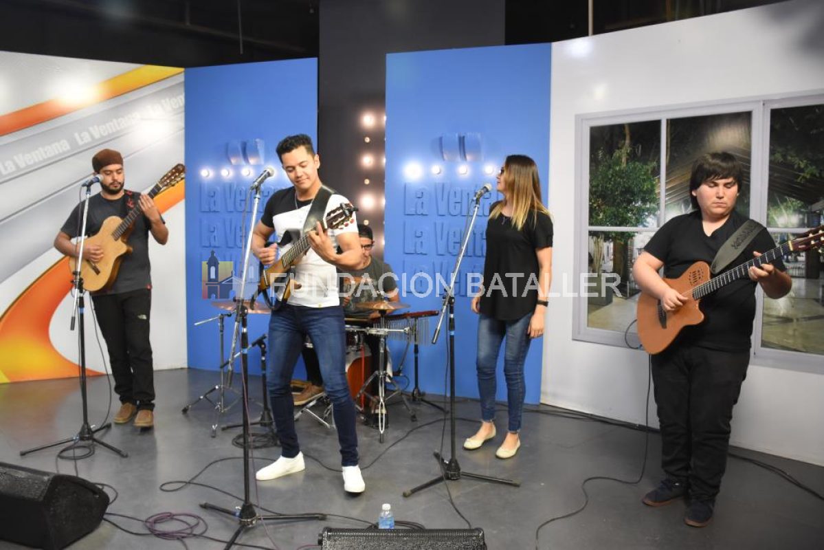 Minirecital de Javier Acuña en el programa La Ventana. Ver video