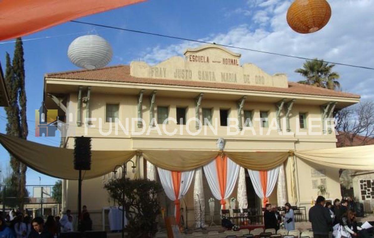 Escuela Normal Superior “Fray Justo Santa María de Oro”.