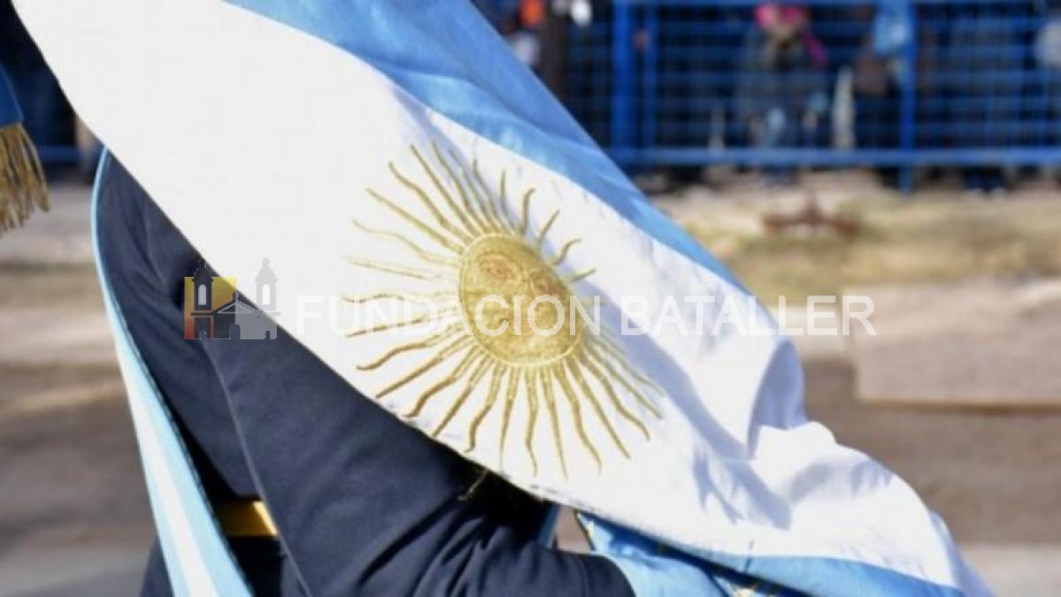 Cada uno de los alumnos que prometerán la Bandera virtualmente