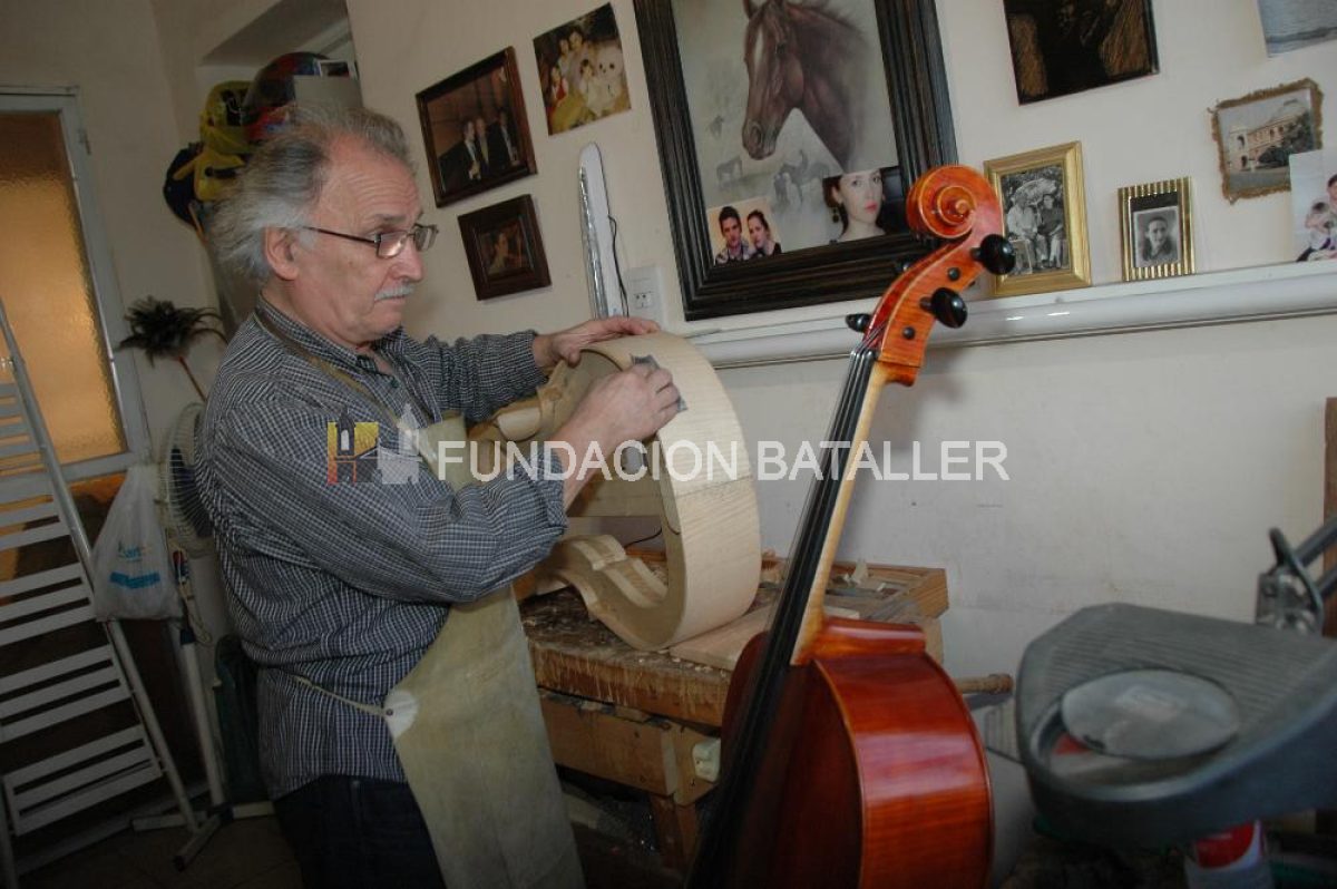 El trabajo de los luthiers en San Juan

