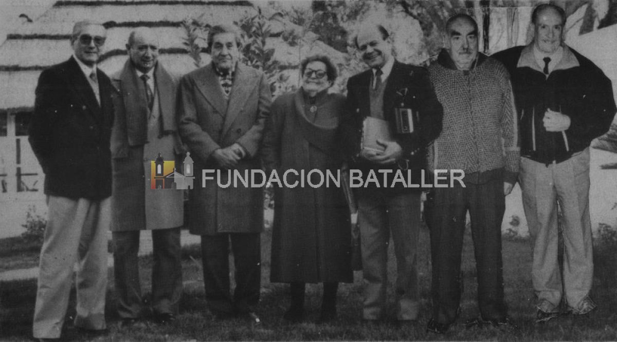 Lidia Elsa Quiroga y Marcelo Angel Cano Dávila (Sarita Valles y Carlitos Aguirre). Cultivando rosas blancas.