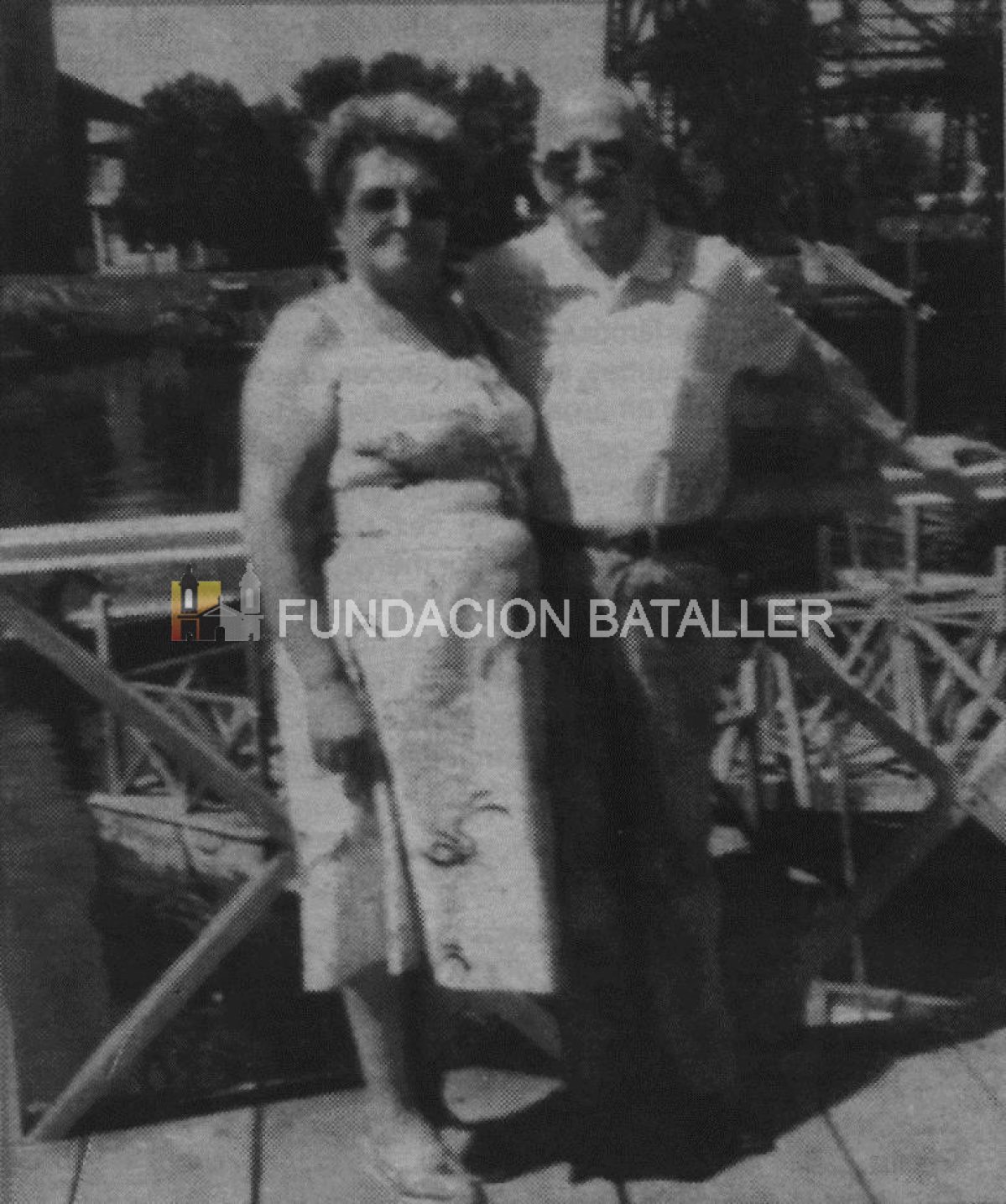 Lidia Elsa Quiroga y Marcelo Angel Cano Dávila (Sarita Valles y Carlitos Aguirre). Cultivando rosas blancas.