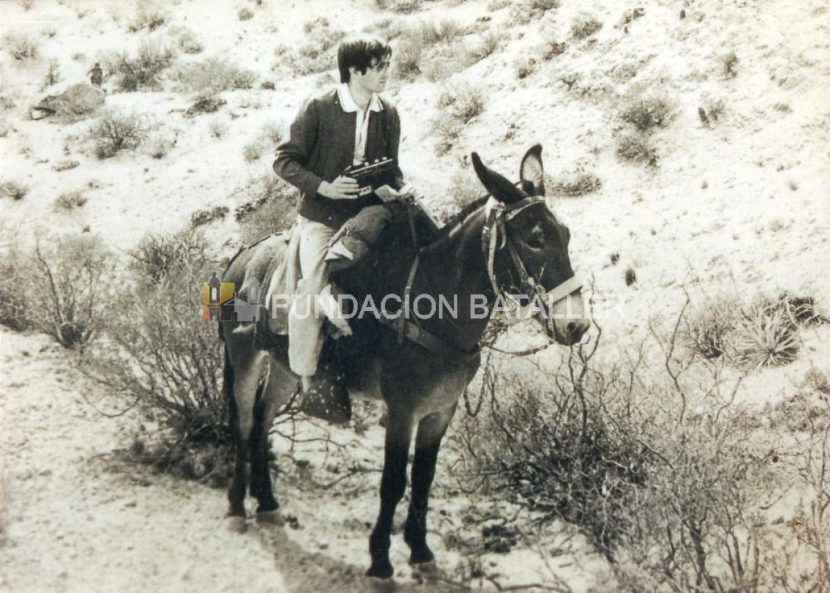 1983- En vivo y a lomo de mula, Luis Eduardo Meglioli. 