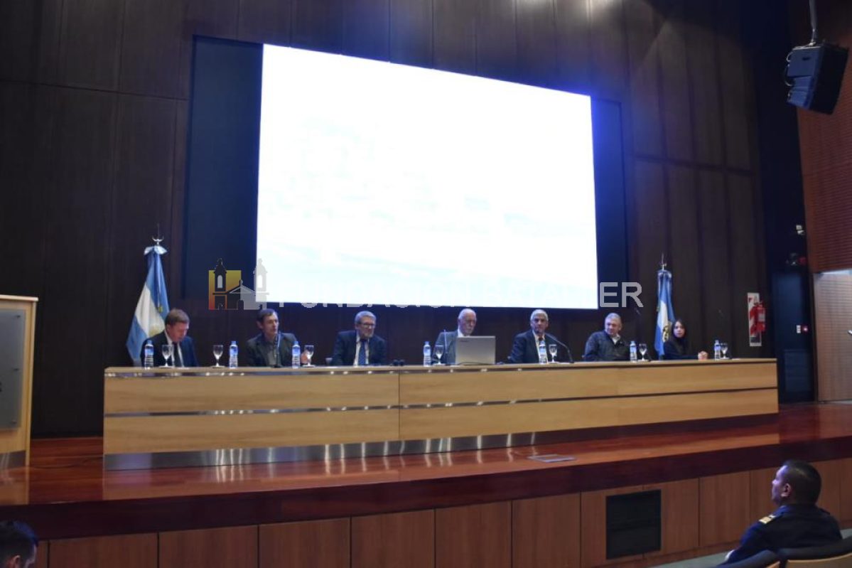 Emoción y homenaje en la charla sobre el hundimiento del Crucero General Belgrano organizada por Fundación Bataller