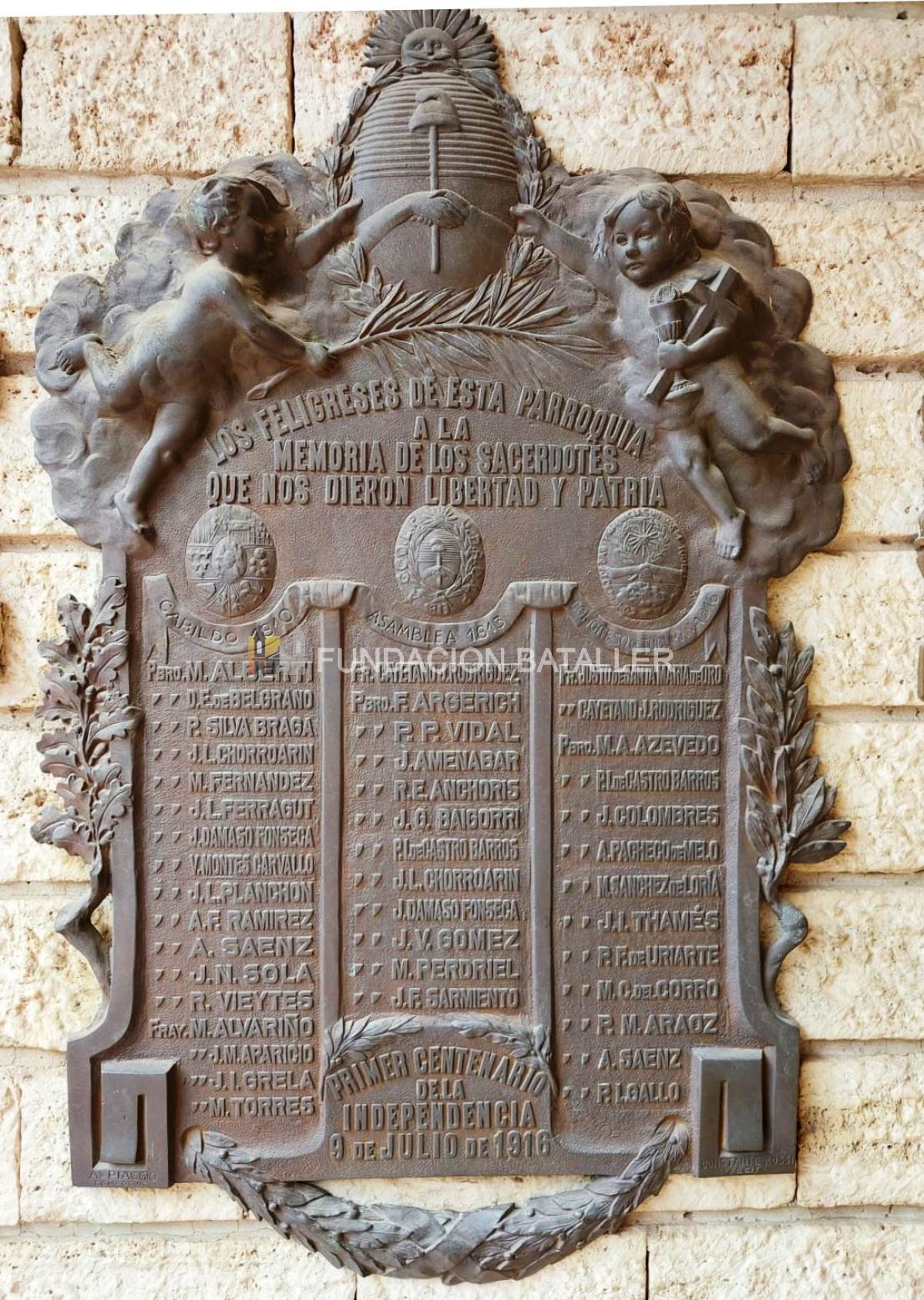 La placa del centenario