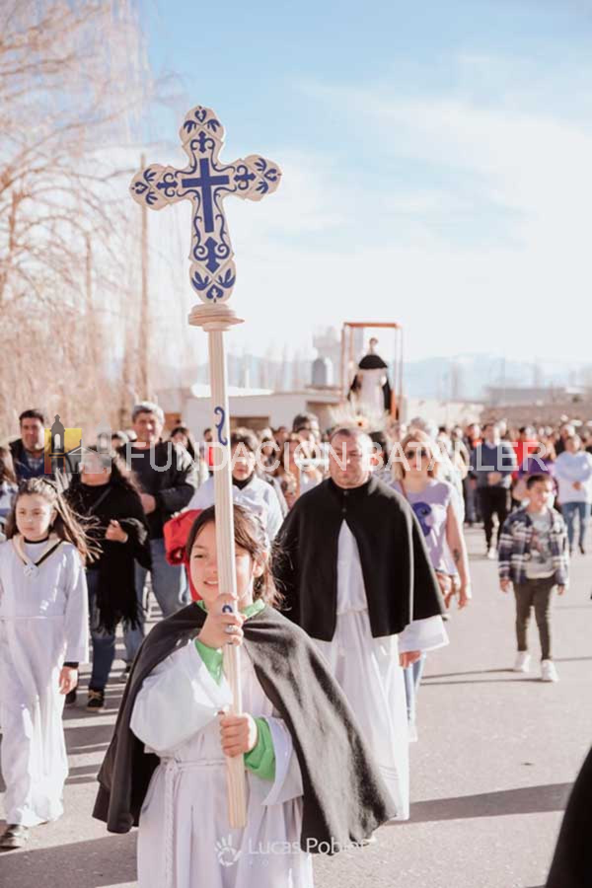 Lucas Poblete. El fotógrafo de la cordillera que rescata el espíritu de las fiestas religiosas