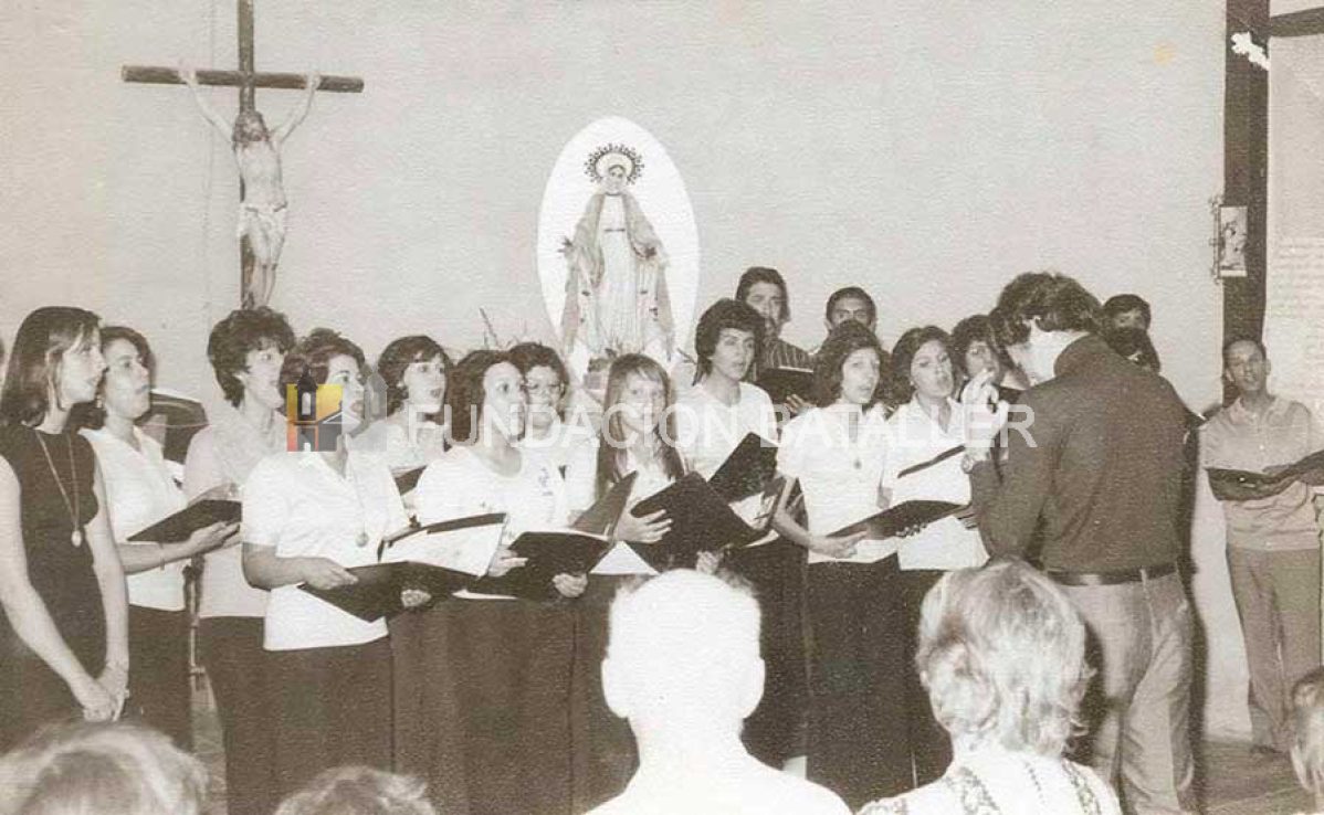 José Domingo Petracchini y la Asociación Coral Kennedy en la Medalla Milagrosa