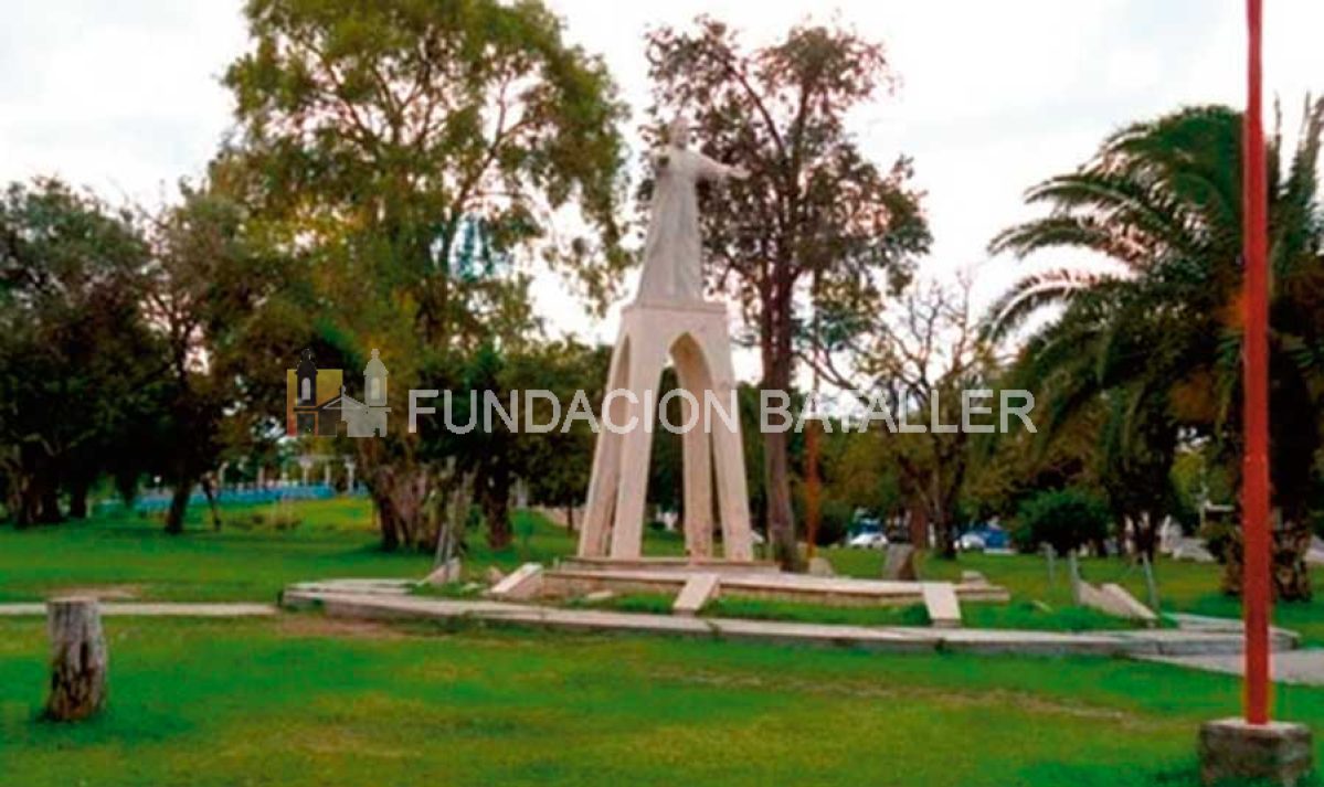El extraño monumento al padre Fanzolato