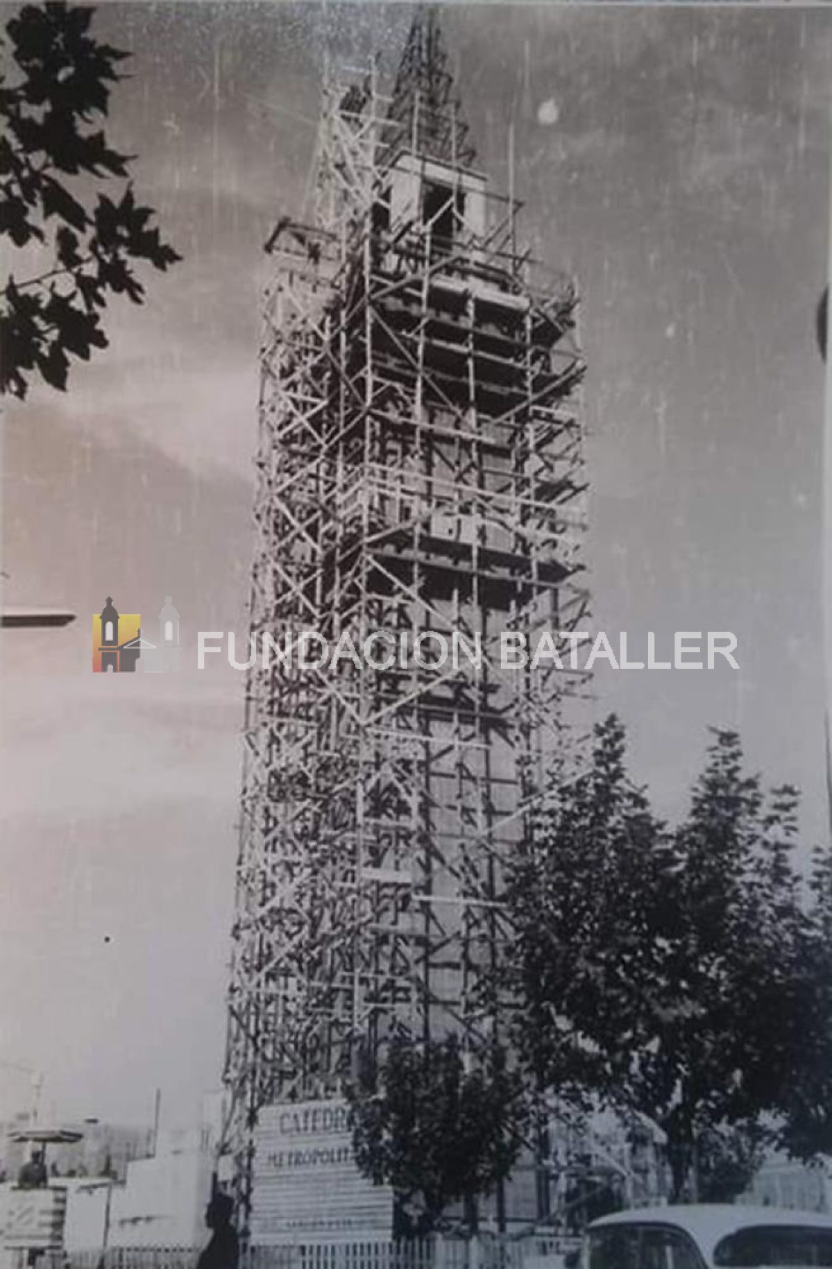 La construcción del campanil de la Catedral