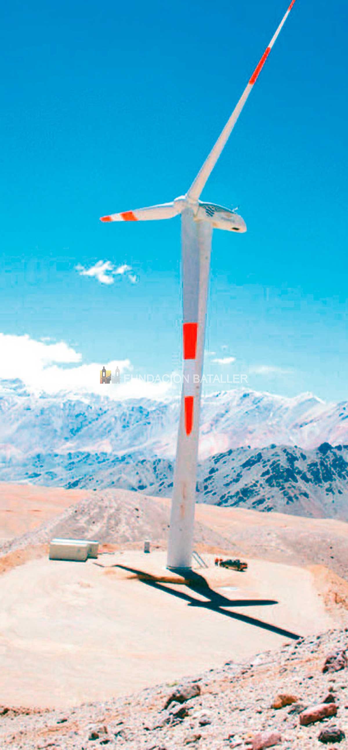 Generador eólico en plena cordillera