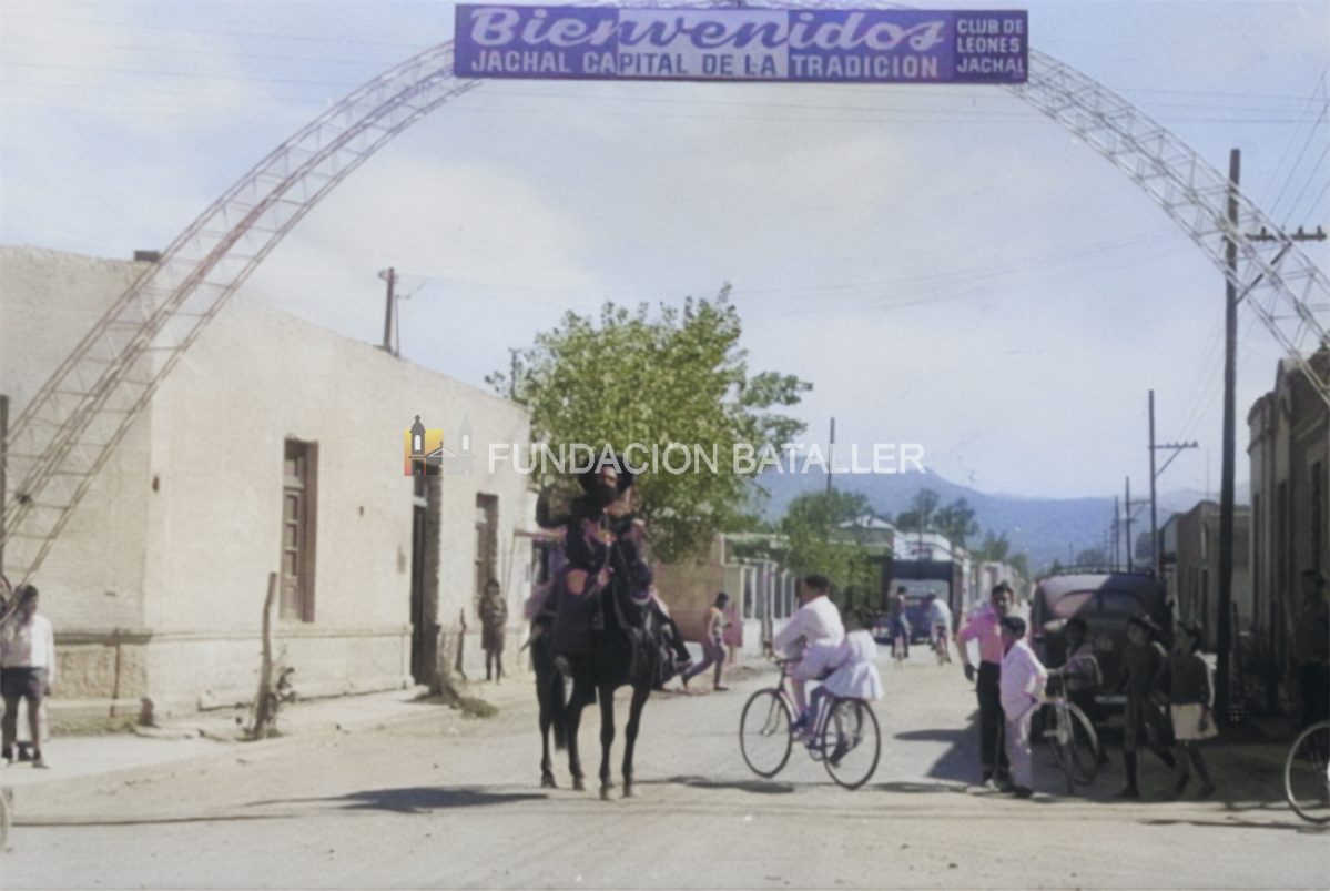 El cantor y sus giras a caballo