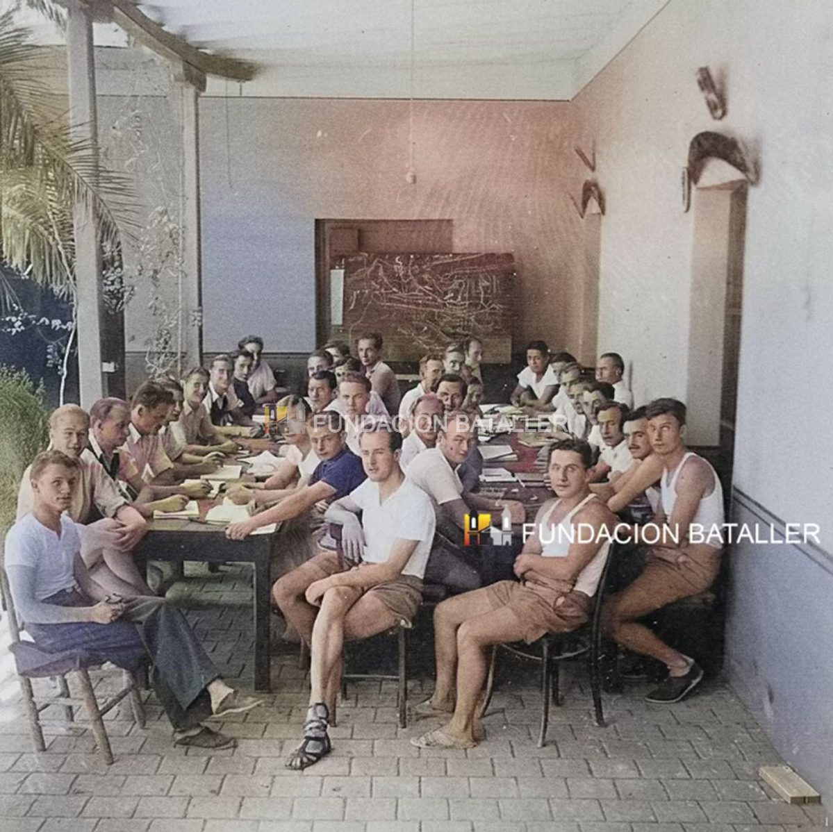 Ex tripulantes del Graf Spee estudiando