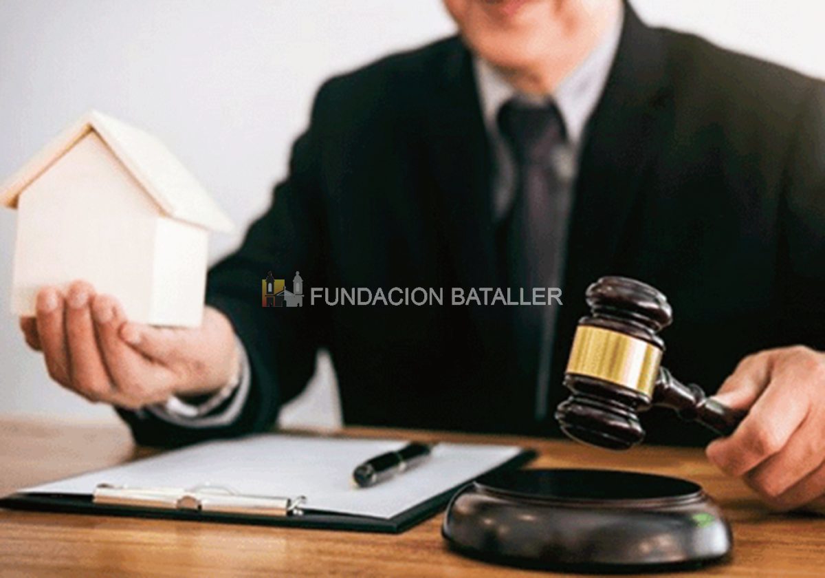 ¿Hay impedimentos jurídicos para el ejercicio conjunto de más de una profesión?