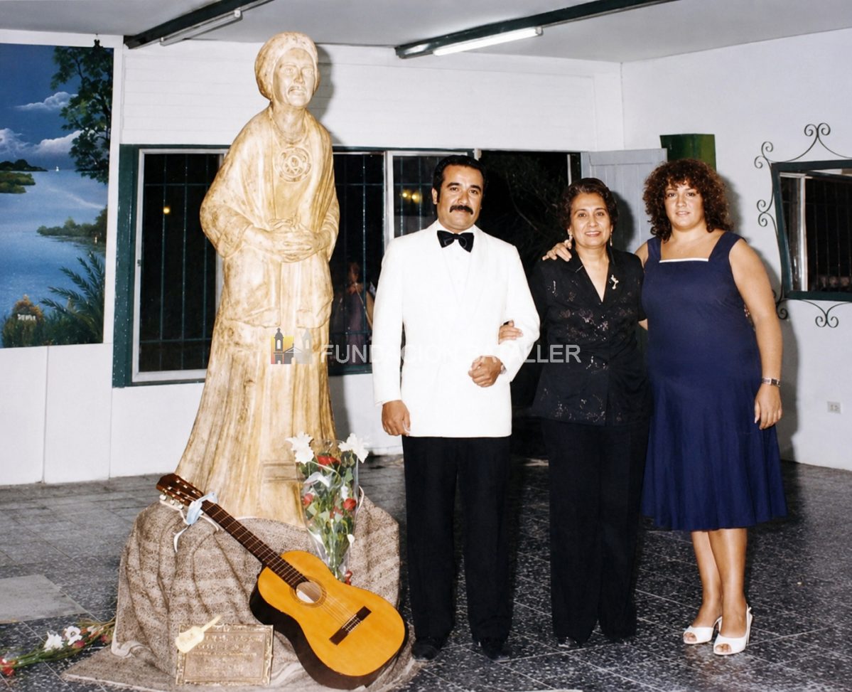 Homenaje a Julia Vega