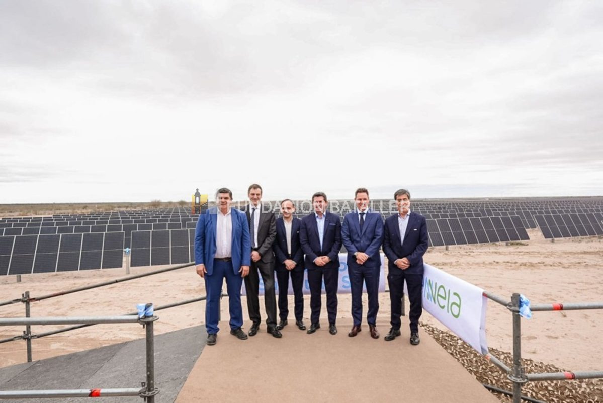 El acto de inauguración del Parque Solar San Juan Sur estuvo encabezado por el gobernador de San Juan, Marcelo Orrego; el presidente de Genneia, Jorge Brito, y su CEO, Bernardo Andrews. También estuvieron presentes   el intendente de Sarmiento, Alfredo Castro, junto a autoridades nacionales, provinciales y destacados referentes del sector energético.