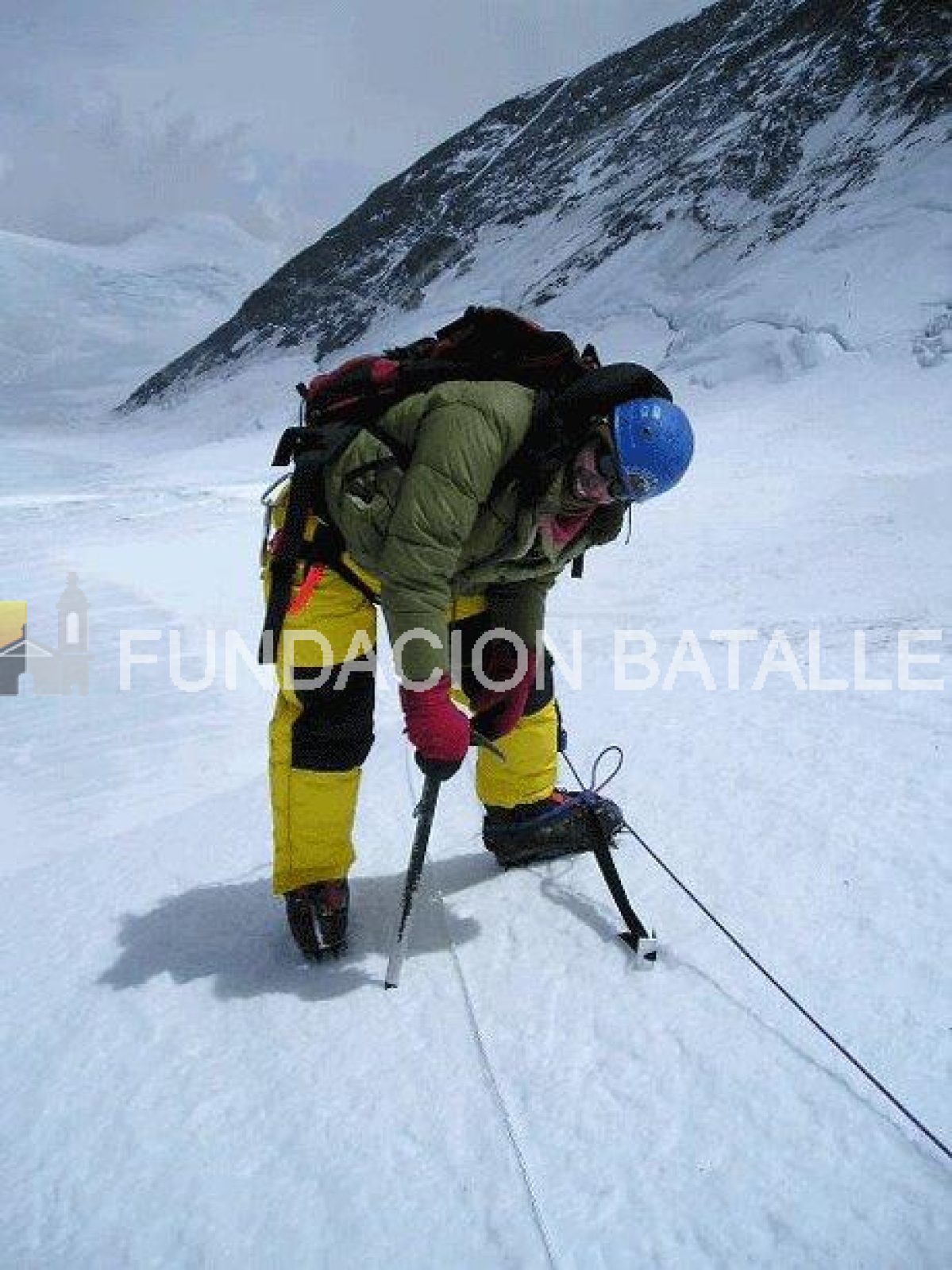 Juan Pablo Milana sigue solo en la escalada al k2

