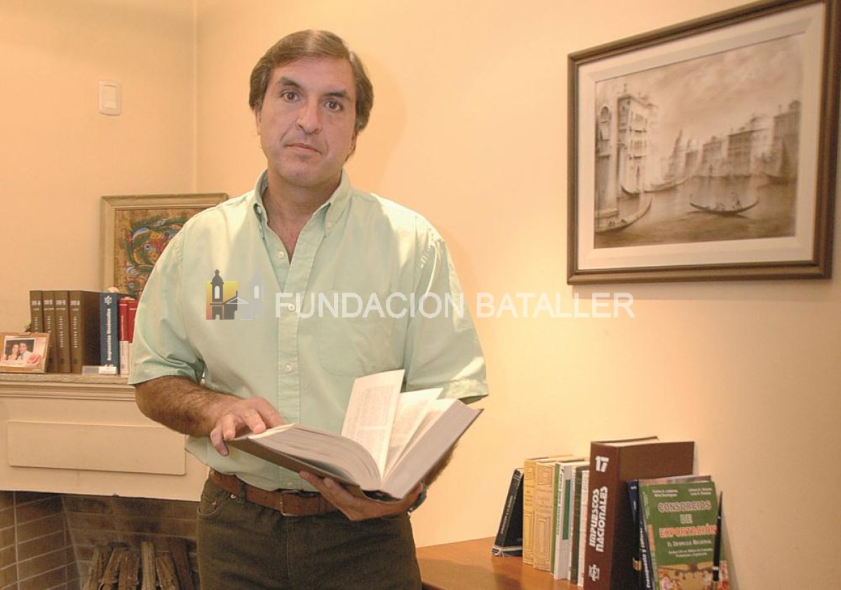 El diputado que casi fue sacerdote