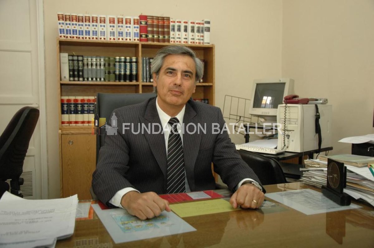 Víctor Bazán: "Nada se soluciona sólo con leyes"