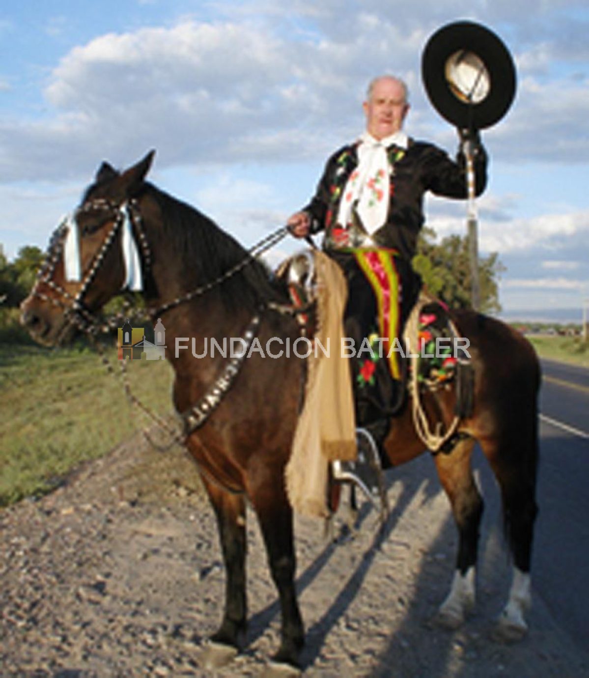 Aperar o vestir al caballo de silla