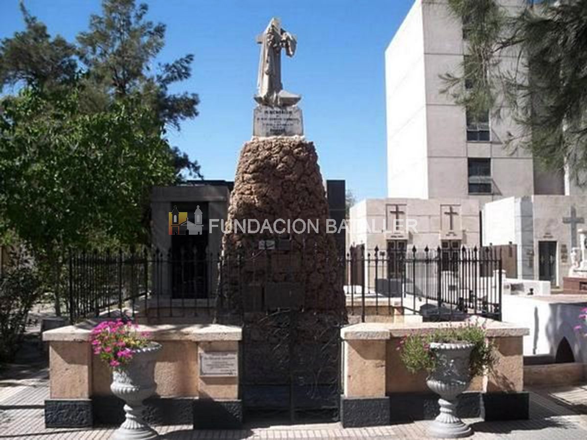 Sarmiento visita la tumba de sus padres