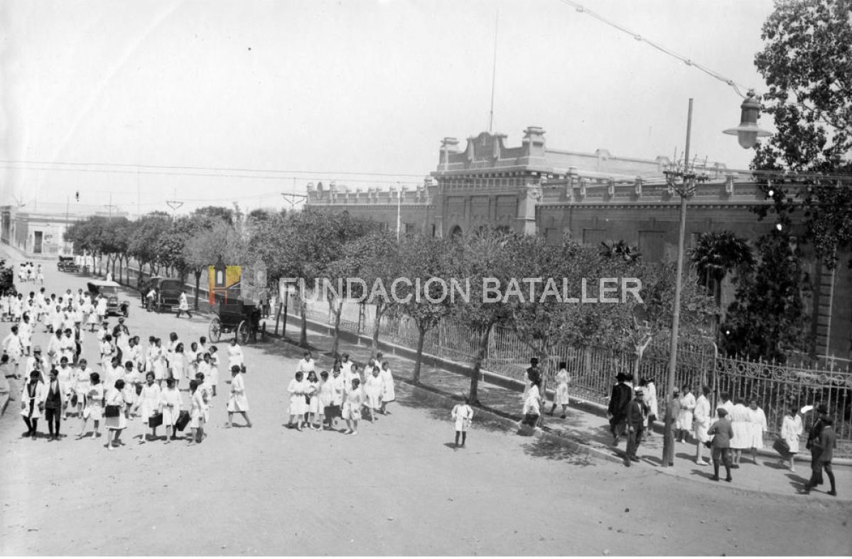 13 de octubre. En 1875 se crean las escuelas normales