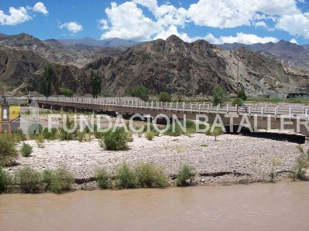 Garcés presentó un proyecto para las defensas del río Los Patos